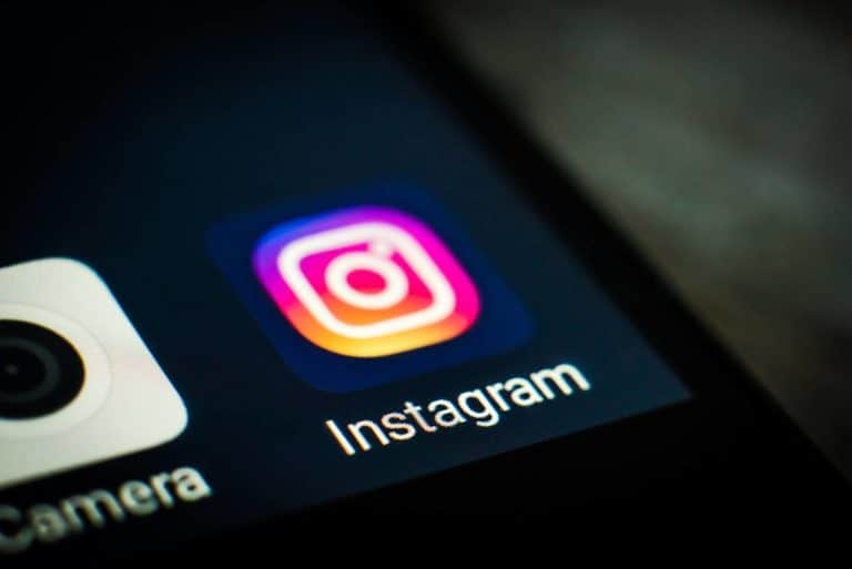 How to Unhide Tagged Photos on Instagram?